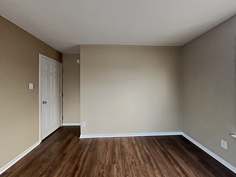 Building Photo - 10099 Weeping Cherry Dr