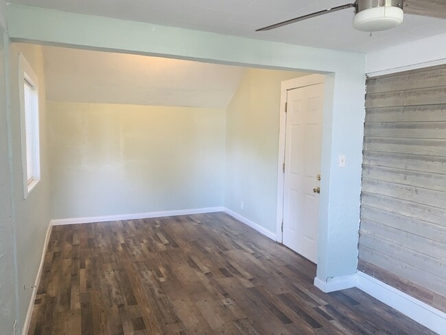 Building Photo - 136 W Pine Bluff St