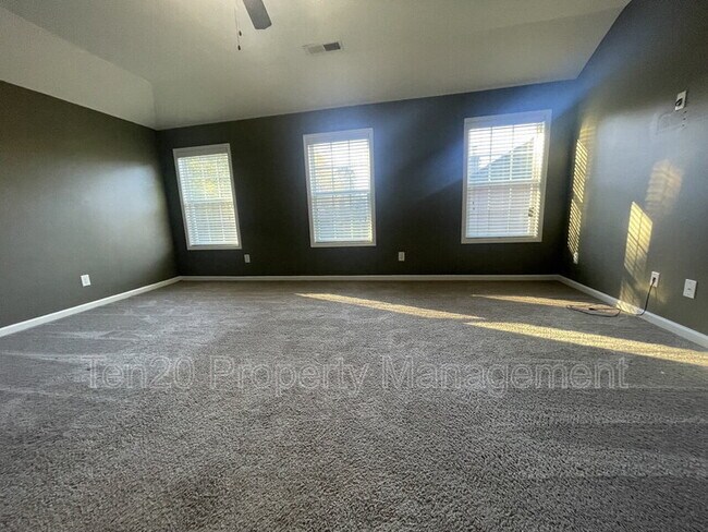 Building Photo - 236 Cedar Wy