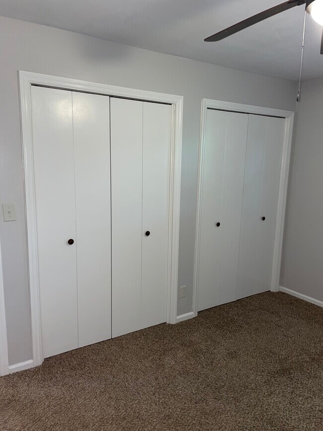 Building Photo - 400 Schenkel Ln