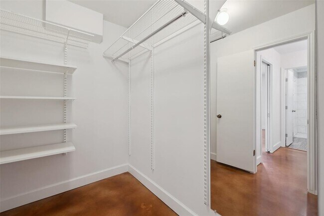 Building Photo - 7202 Squirrel Oak Cir
