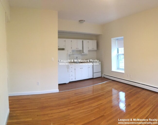 Building Photo - 180 N Beacon St