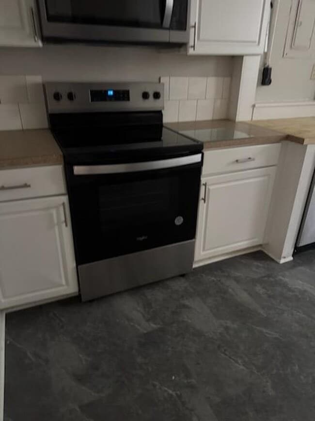 Building Photo - 2 bedroom, 1 bath house for rent
