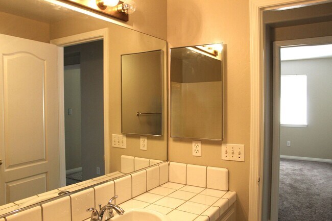 Building Photo - North West Home with Solar and Pool for Rent