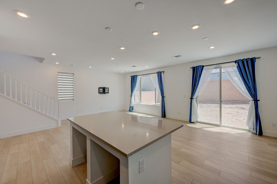Building Photo - 5927 W Frias Ave