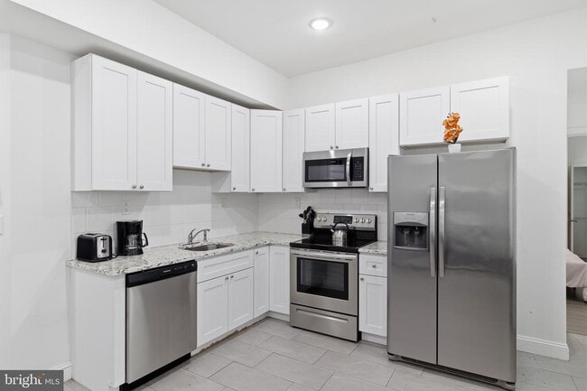 Building Photo - 925 N Broad St