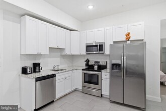 Building Photo - 925 N Broad St