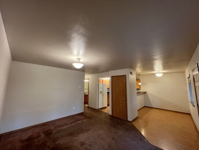 Building Photo - 3-bedroom, 2-bath lower unit in Ferndale--...