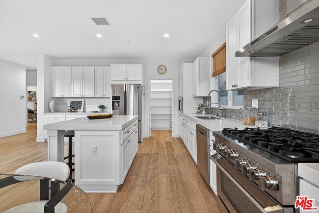 Building Photo - 9036 W 24th St