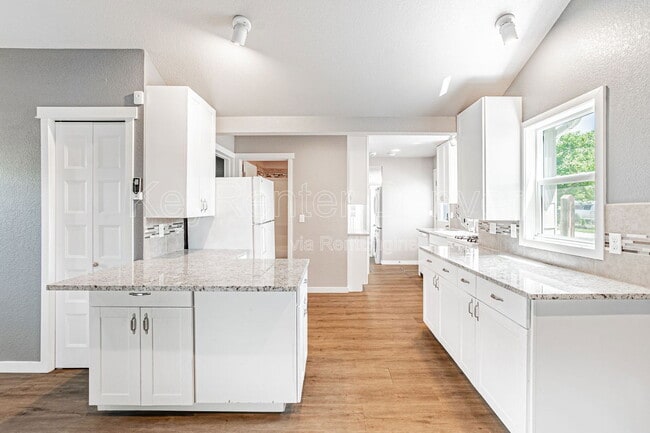 Building Photo - 6405 W Jefferson Pl