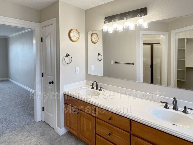 Building Photo - 538 E Halpin Dr