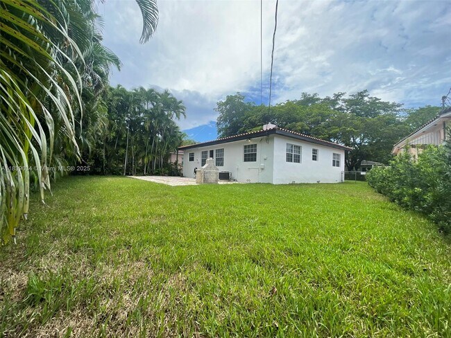 Building Photo - 845 Lorca St