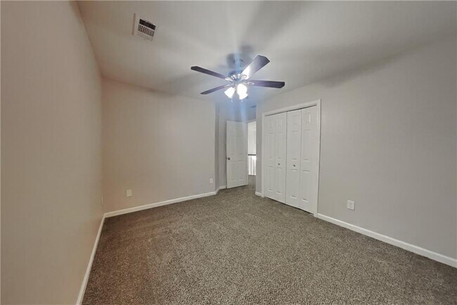 Building Photo - 704 Kirkwood Cir