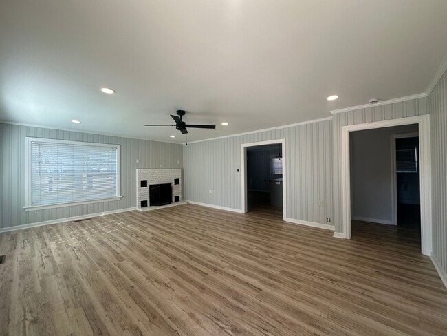 Building Photo - Updated 2 Bedroom, 1 Bath Home Locate Close to Wrightsville Beach