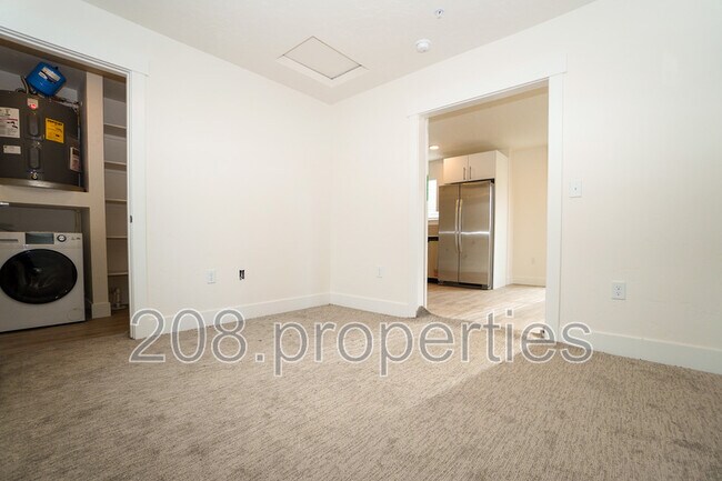 Building Photo - 4632 N Iota Ln