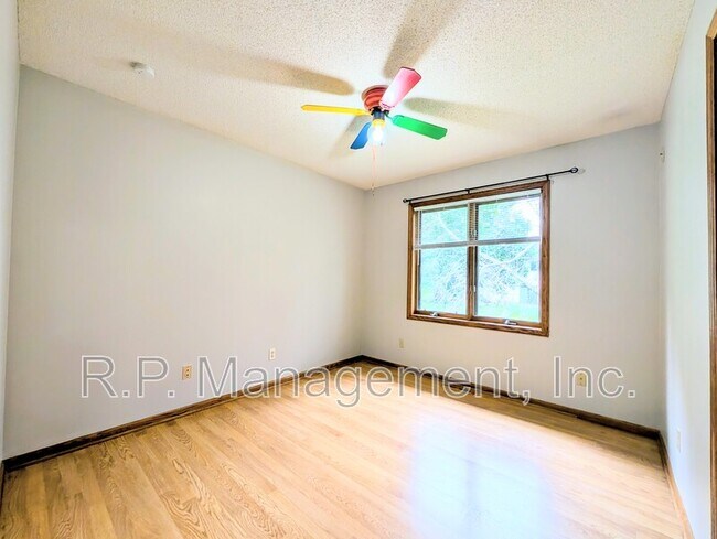 Building Photo - 940 Jefferson Ln