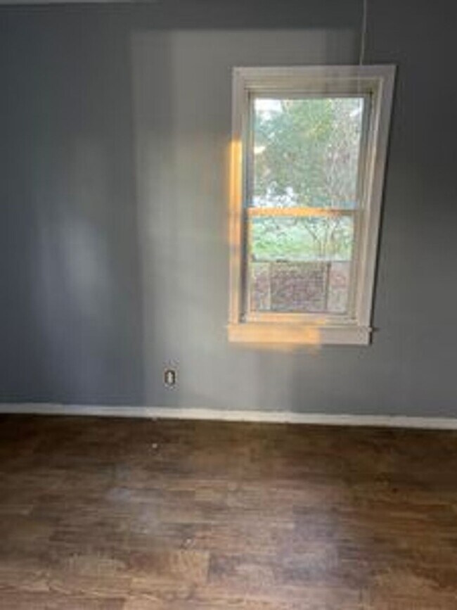 Building Photo - 3 bed 1 bath house in Richmond