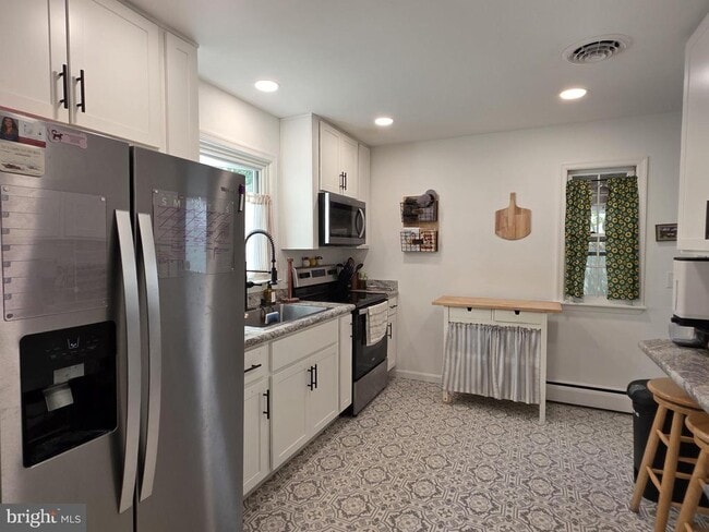 Building Photo - 4 Carolee Dr