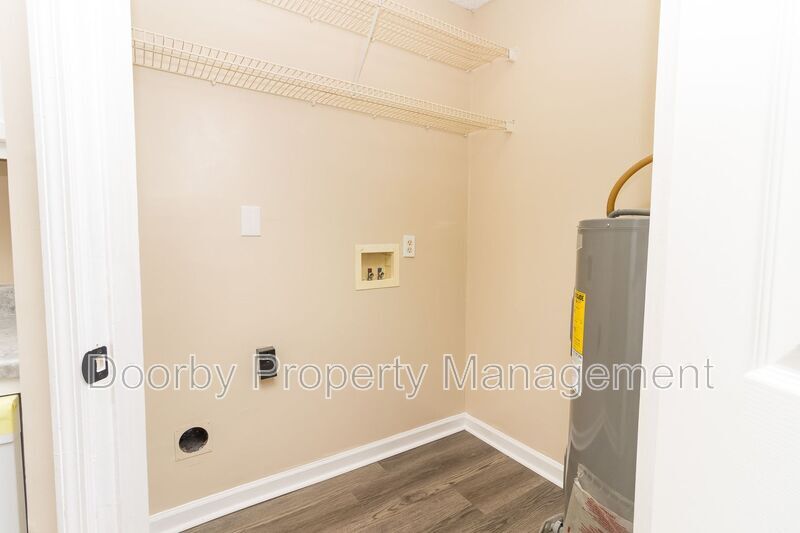 Building Photo - 2425 Ashmore Ave