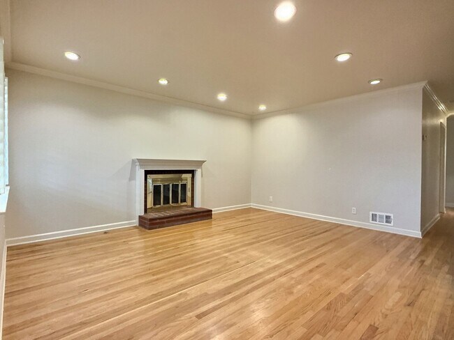 Building Photo - 3BD/2BA - Charming Home in Sunnyvale with Spacious Backyard