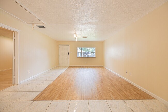 Building Photo - 4113 Edison St