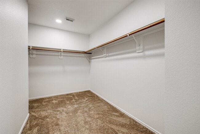 Building Photo - 5750 Roehampton Ct