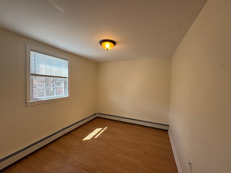 Building Photo - 40 Whitestone Rd