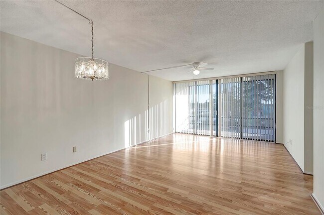 Building Photo - 14130 Rosemary Ln