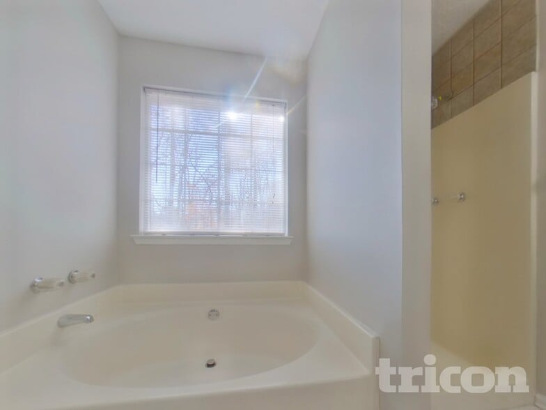 Building Photo - 5085 Forest View Trail