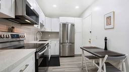 Building Photo - 1200 Mariposa Ave