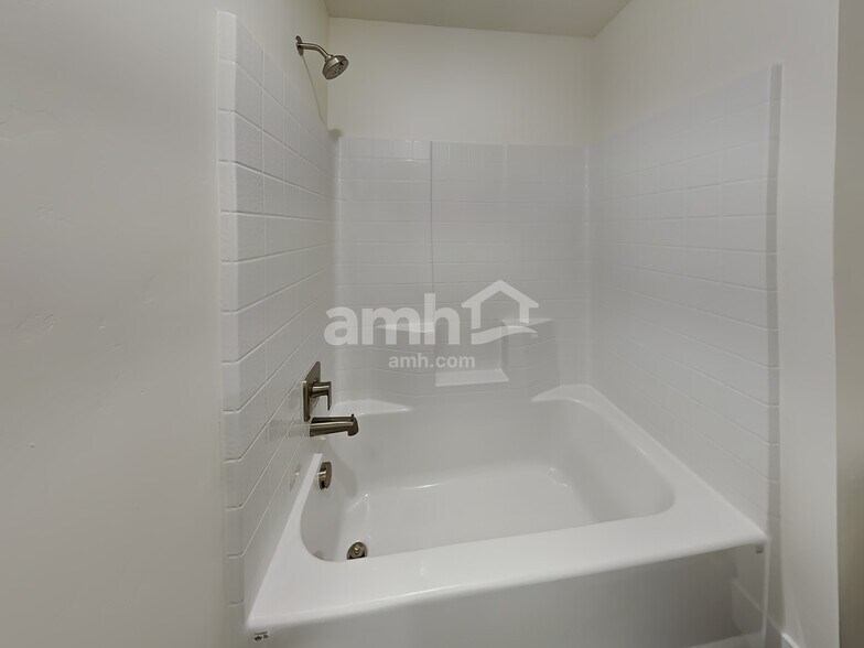 Building Photo - 1446 Alderleaf Ave