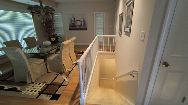 Building Photo - 423 Brightwood Dr