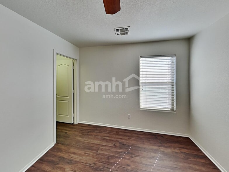 Building Photo - 780 E Cowboy Cove Trail