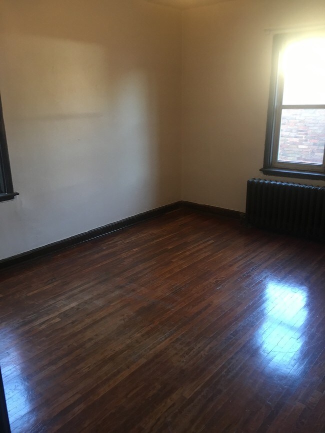 Building Photo - 1514 E Long St