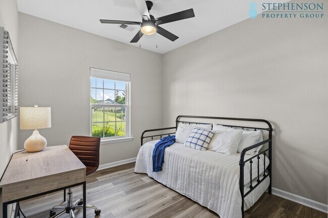 Building Photo - Furnished Rental