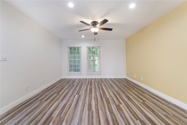 Building Photo - 3949 S Torrey Pines Dr