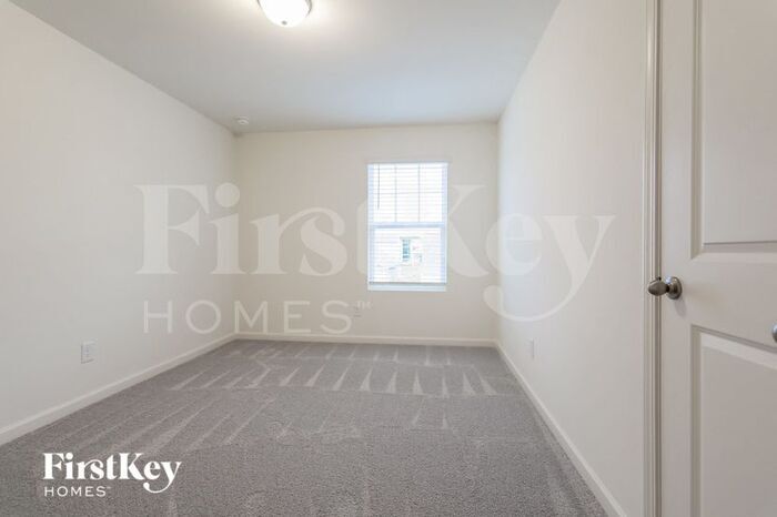 Building Photo - 135 Knightsbridge Ln