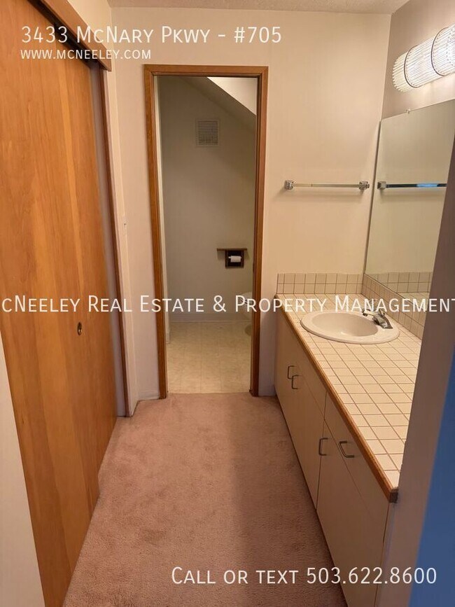 Building Photo - 3433 McNary Pkwy