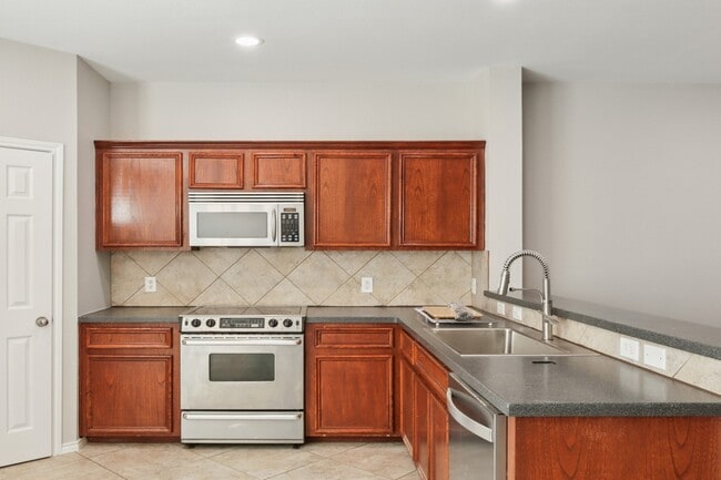 Building Photo - 1401 Paige St