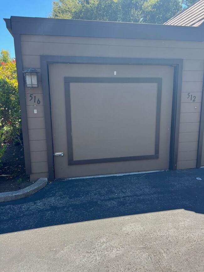 Building Photo - Palo Alto -Updated 3 Bedroom Condo In A Highly Sought After Neighborhood