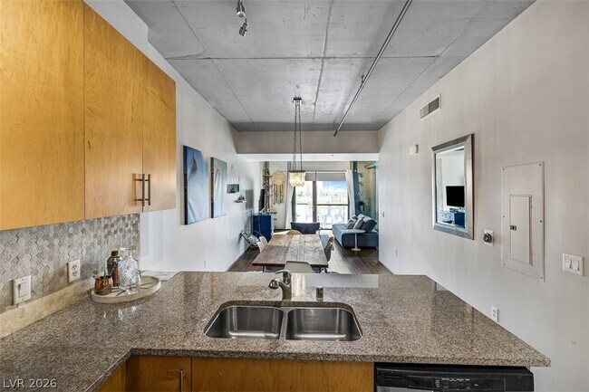 Building Photo - 353 E Bonneville Ave