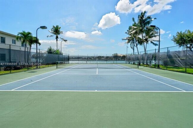 Building Photo - 1000 Venetian Way