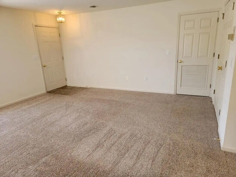 Building Photo - 1355 Martin Ave