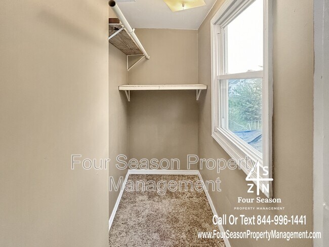 Building Photo - 338 S Locust St