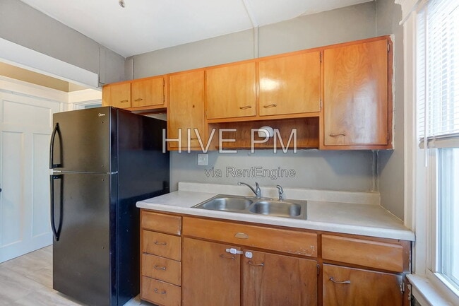 Building Photo - 3636 Besuden Ct