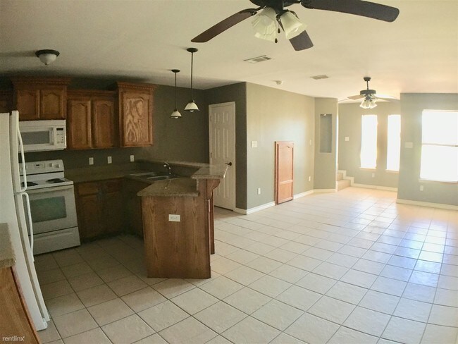 Building Photo - 2 br, 2.5 bath Townhome - 1206 W Fig Ave 2...