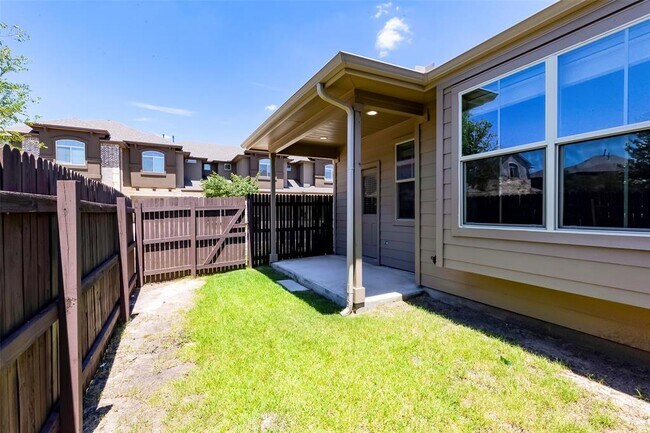 Building Photo - 2880 Donnell Dr