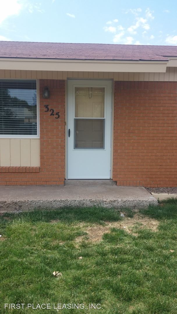 Building Photo - 3 br, 2 bath House - 325 Circle Dr.
