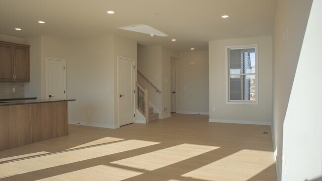 Building Photo - 355 Aspen Wy