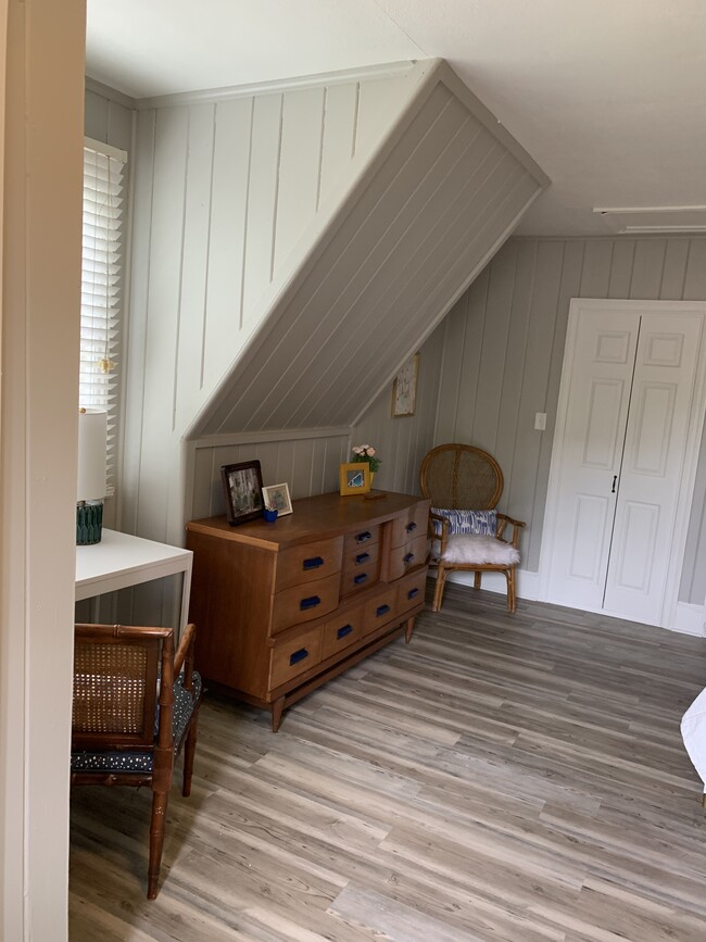 Building Photo - Furnished 1 Bedroom on E 60th Street